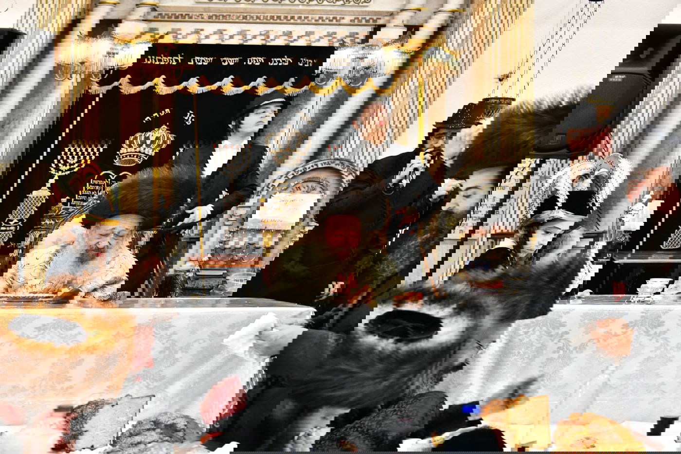 טיש פורים בחצר הקודש דעעש