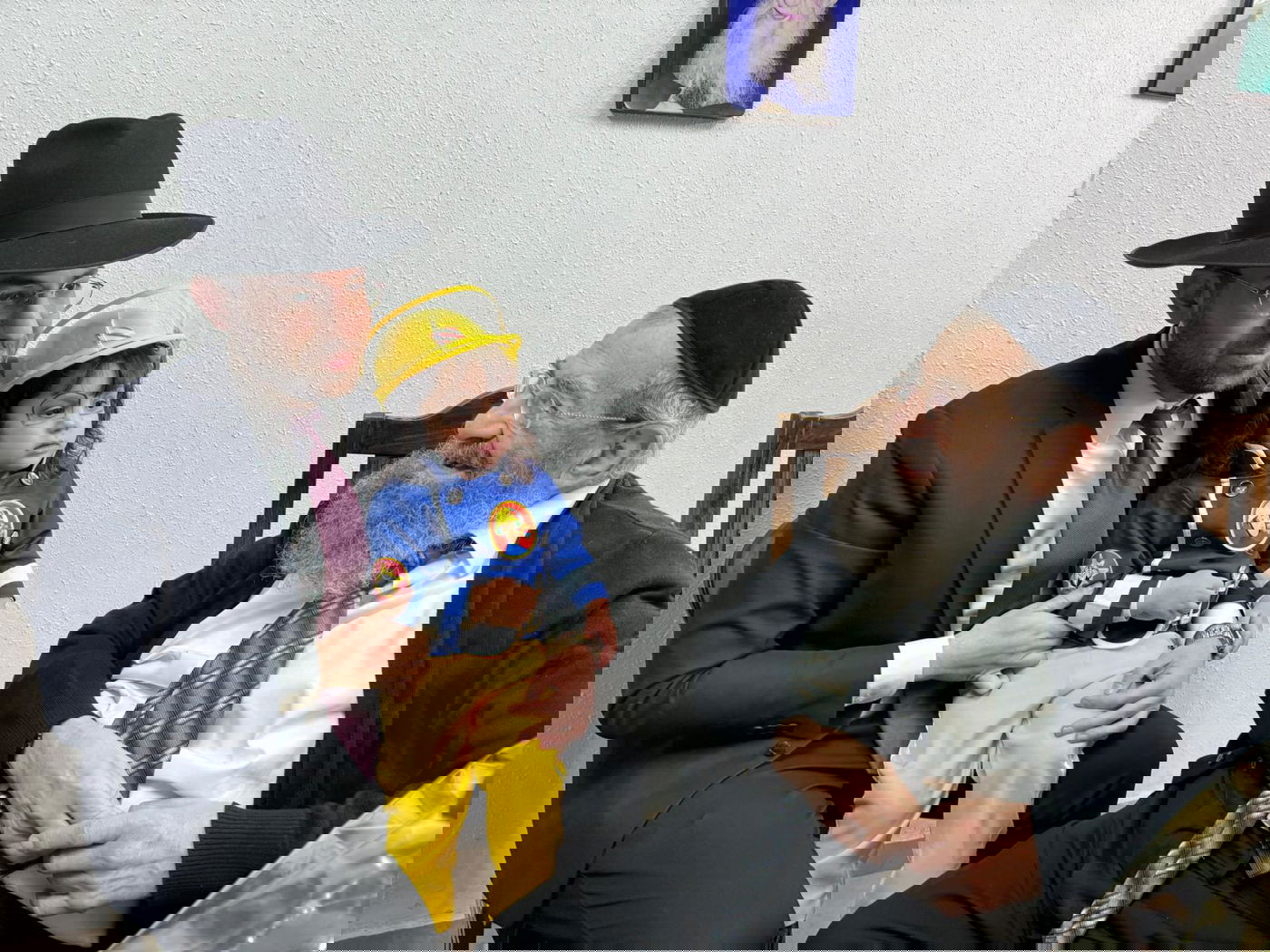 הגאון רבי מסעוד בן שמעון עם מקורבו רבי אברהם מיג'אן