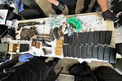 מצבור כלי נשק גדול נחשף באום אל פחם | צפו בתיעוד