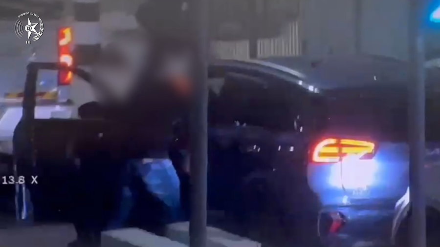מעצרו של החשוד ע״י בלשי המשטרה סמוך למעבר הטבעת בעוטף ירושלים