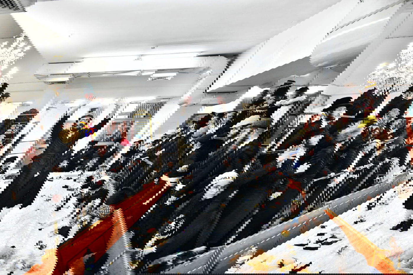 טיש פורים בחצר הקודש חוג חתם סופר