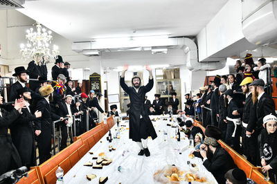 טיש פורים בחצר הקודש חוג חתם סופר