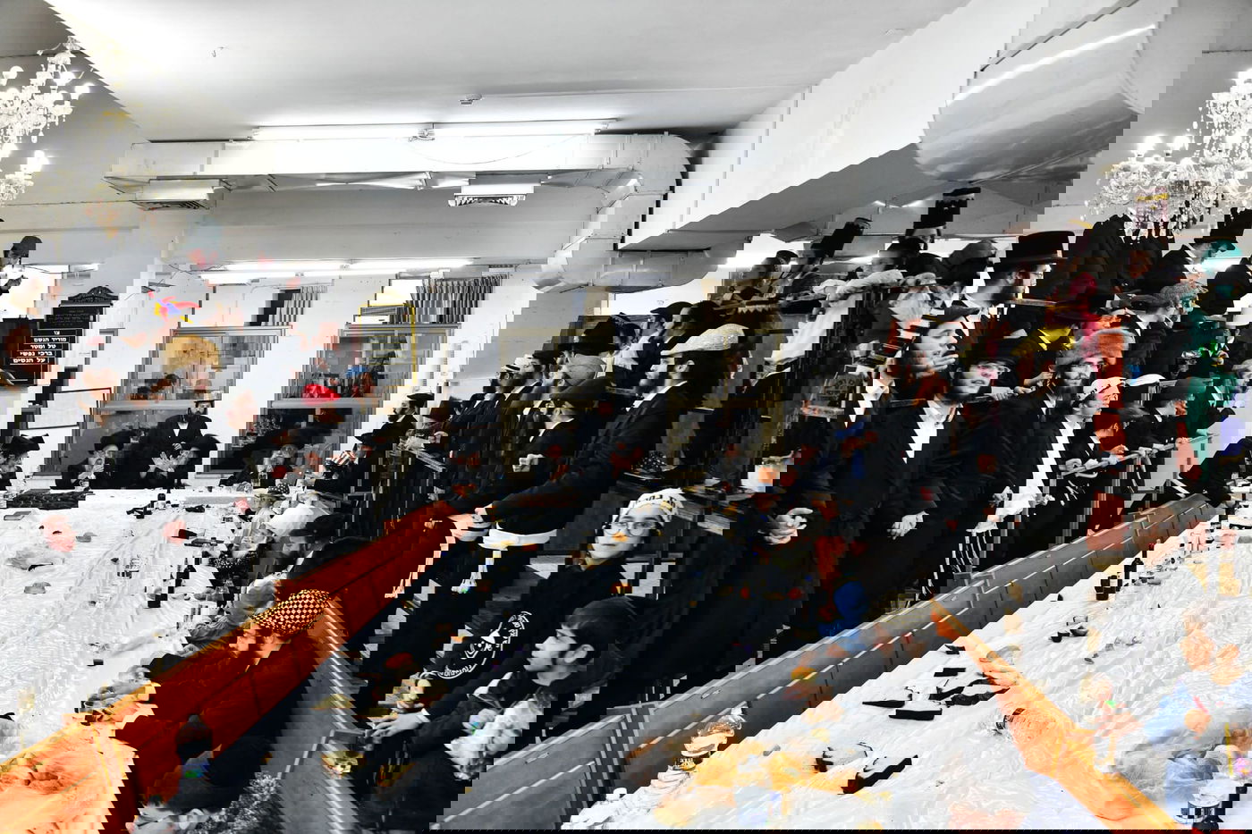 טיש פורים בחצר הקודש חוג חתם סופר