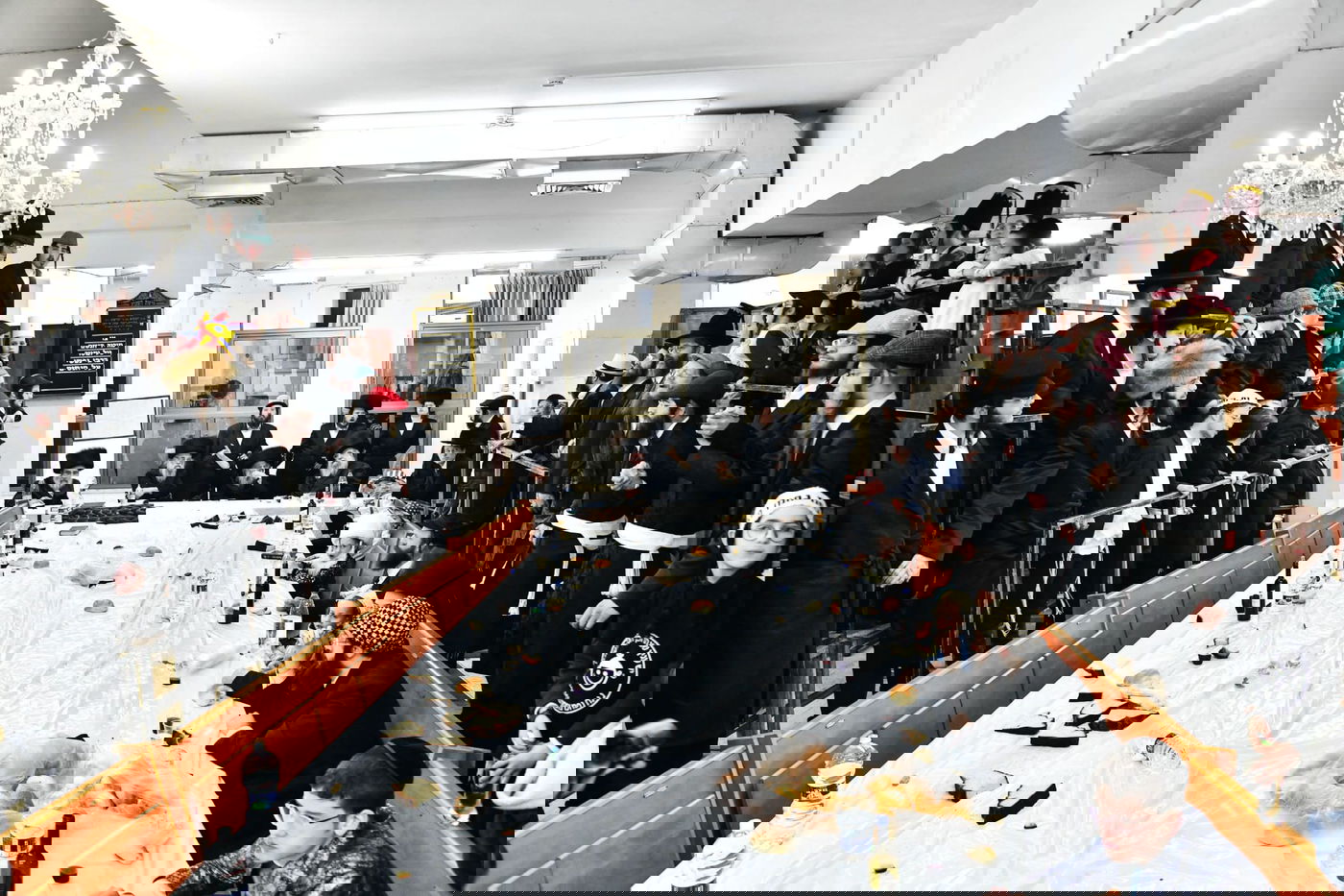 טיש פורים בחצר הקודש חוג חתם סופר