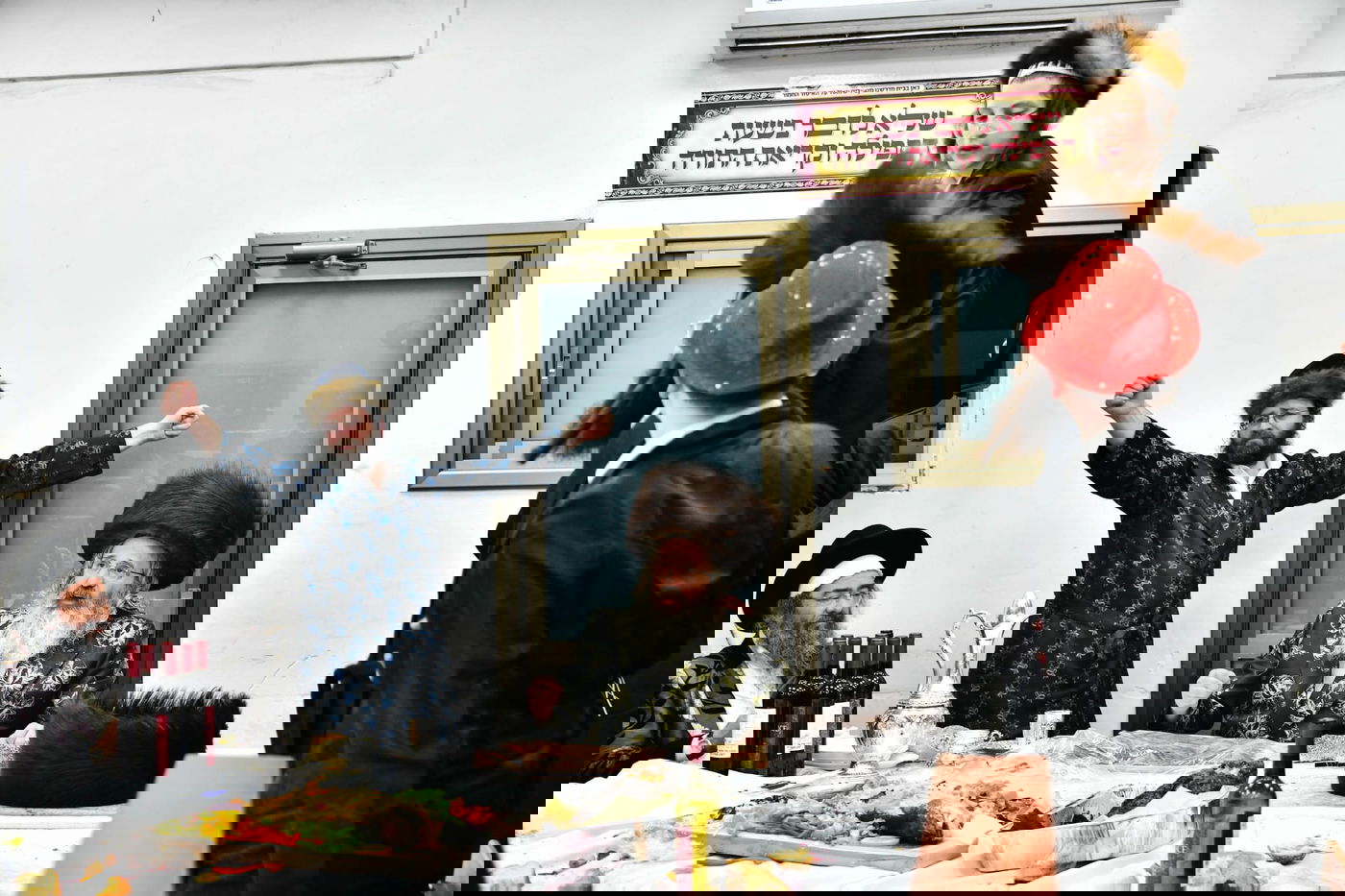 טיש פורים בחצר הקודש זוטשקא אמסנא