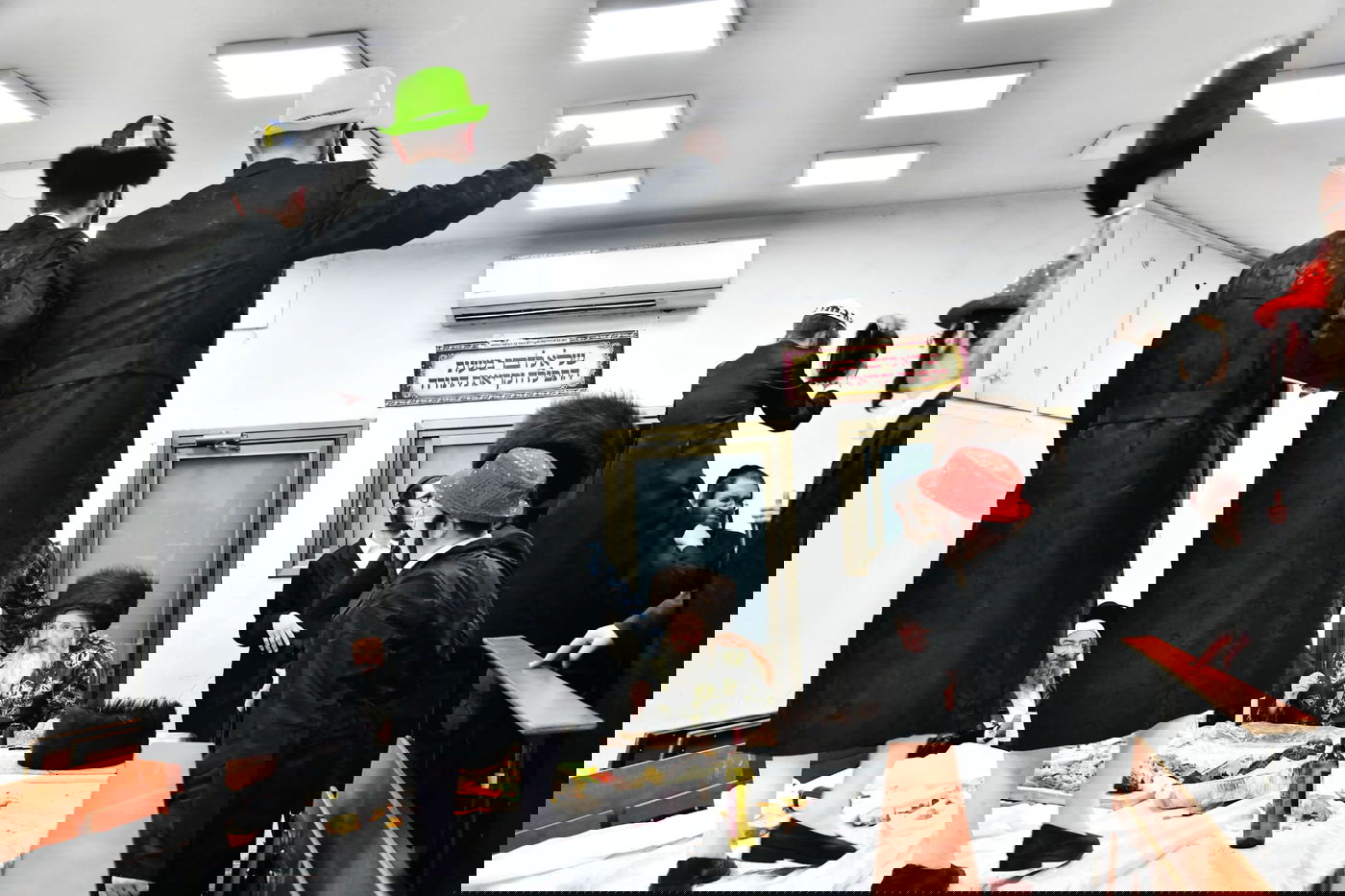 טיש פורים בחצר הקודש זוטשקא אמסנא