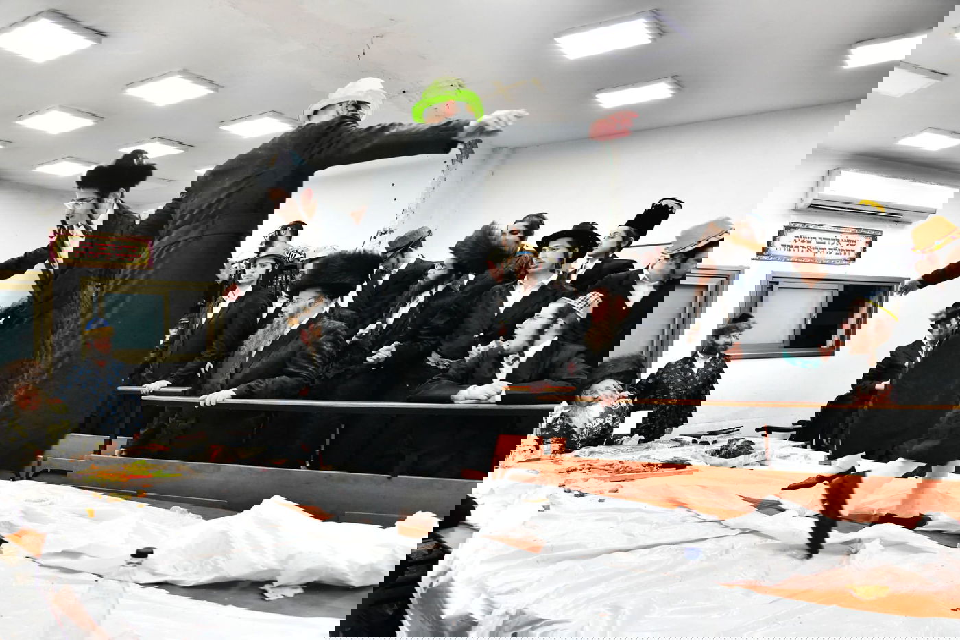 טיש פורים בחצר הקודש זוטשקא אמסנא