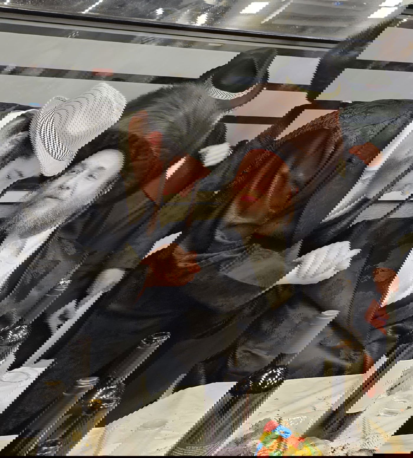 משתה היין עם האחים מויז'ניץ בפורים