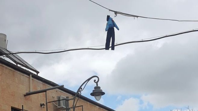 בובת השוטר התלויה