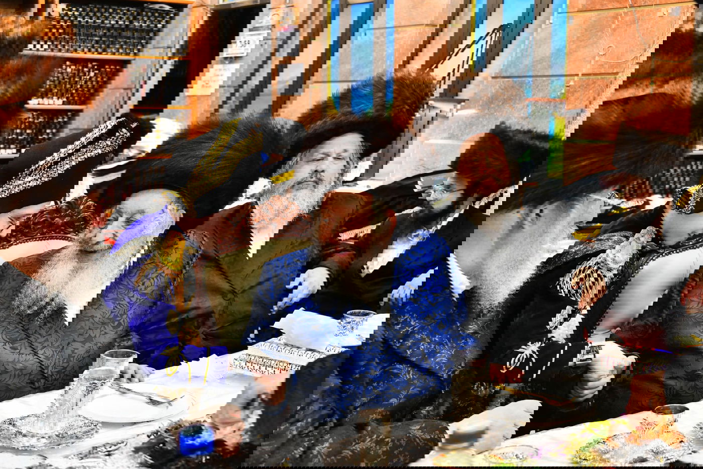 טיש פורים בחצר הקודש נאראל