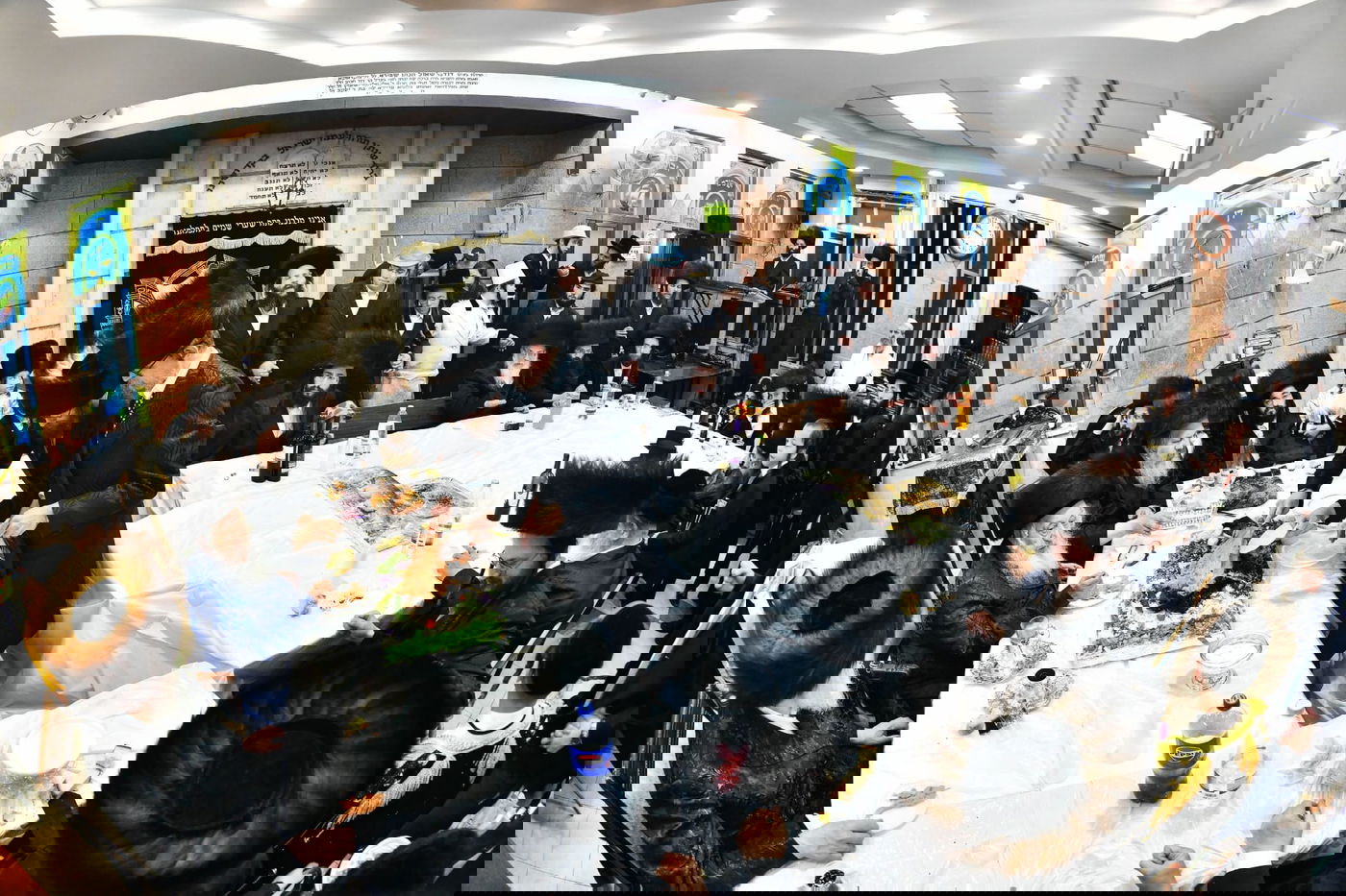 טיש פורים בחצר הקודש נאראל