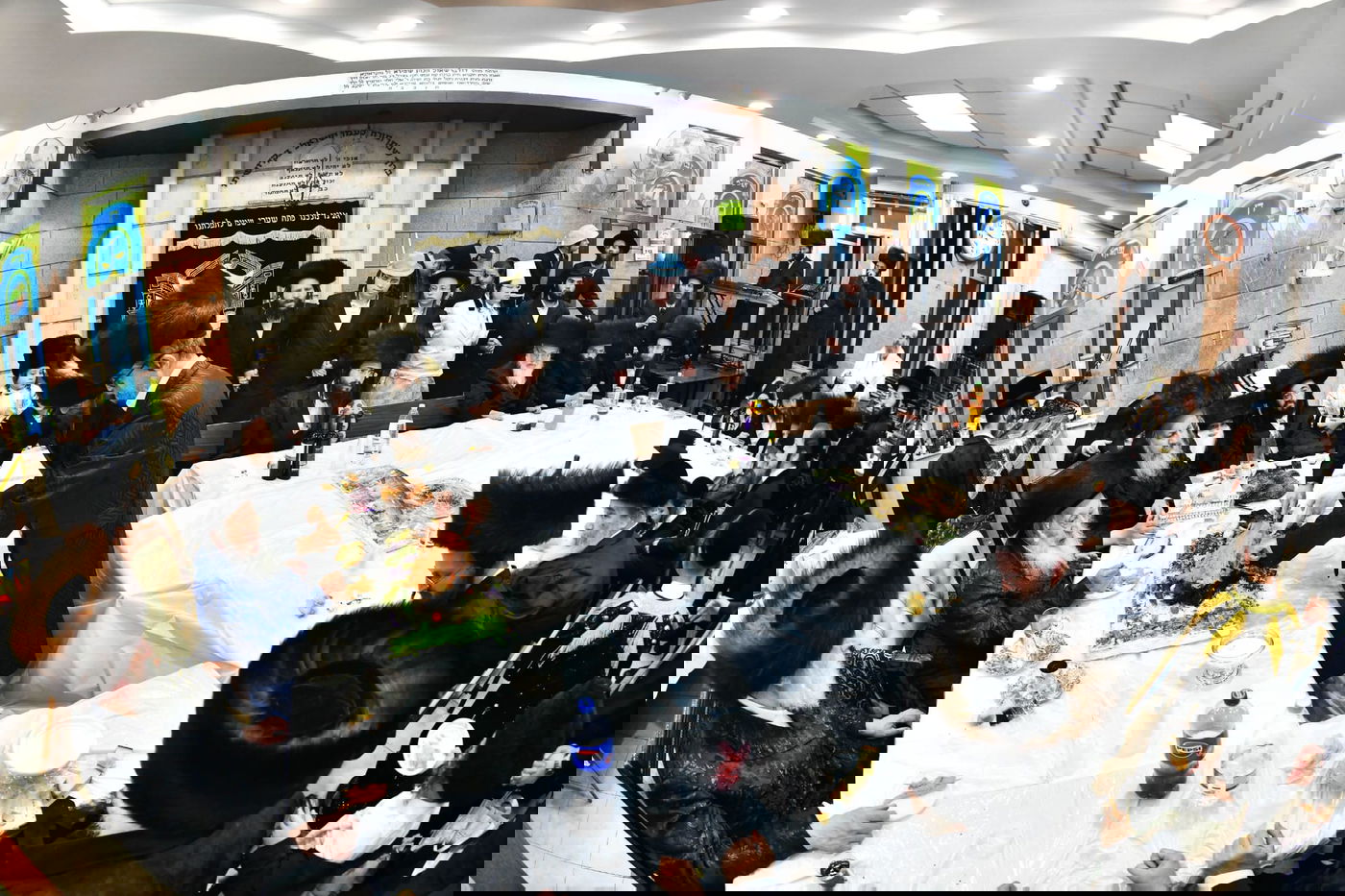 טיש פורים בחצר הקודש נאראל