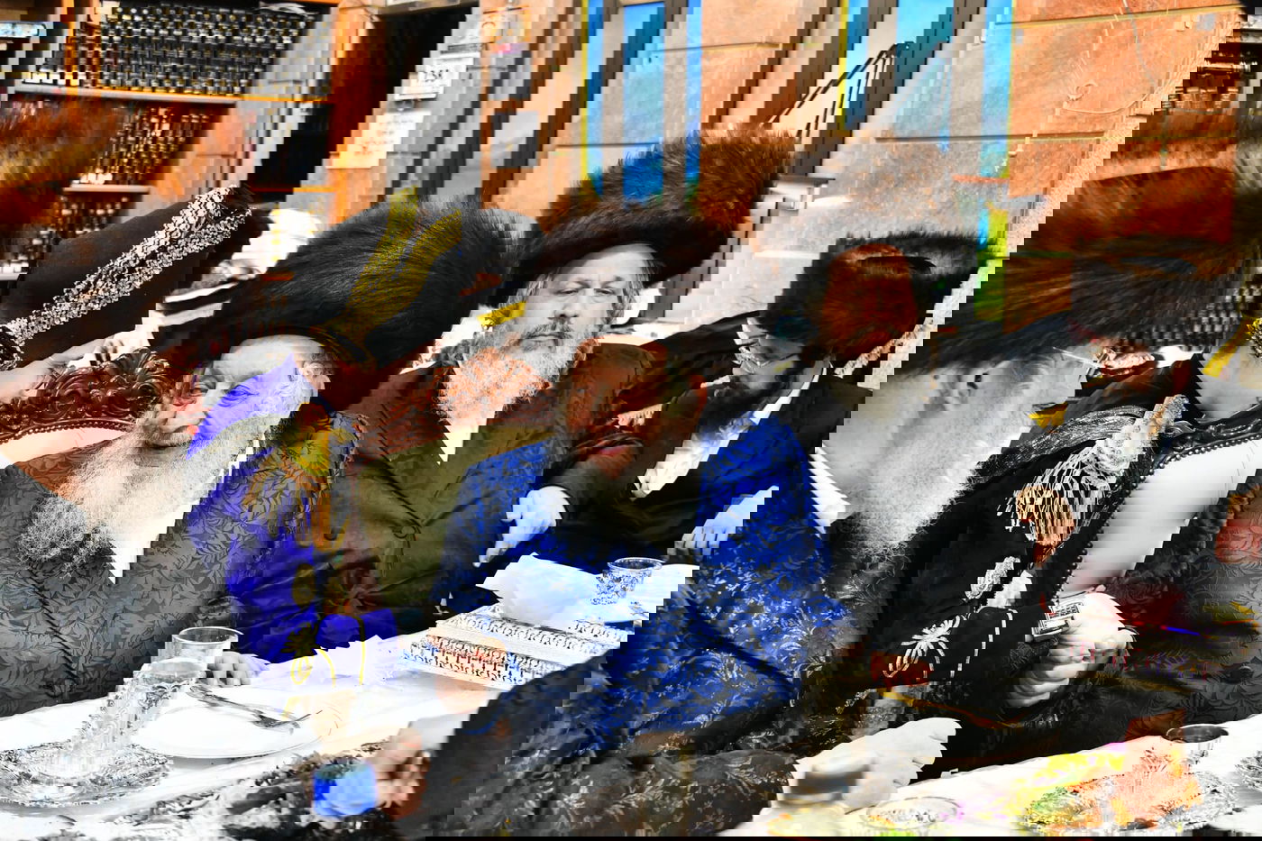 טיש פורים בחצר הקודש נאראל