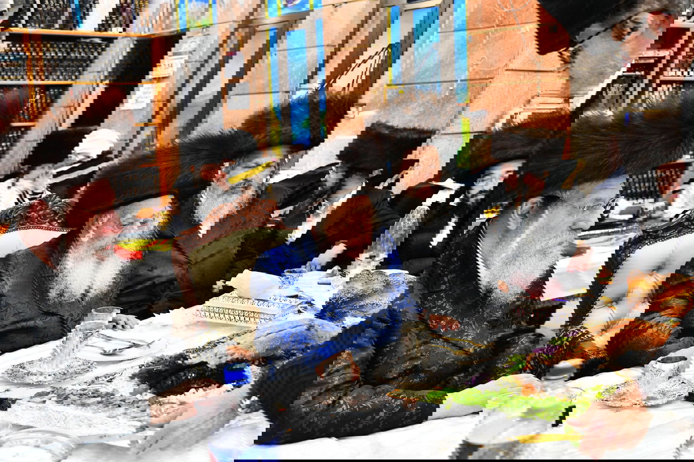 טיש פורים בחצר הקודש נאראל