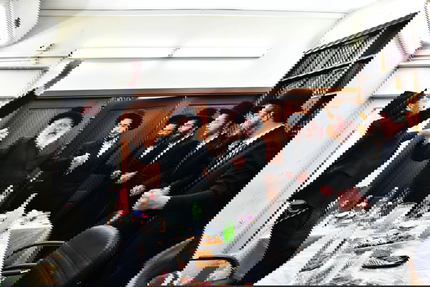 פורים עם הגאון רבי חיים יצחק אייזיק לנדא