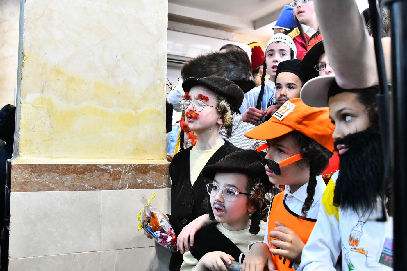 פורים ברחובות בני ברק