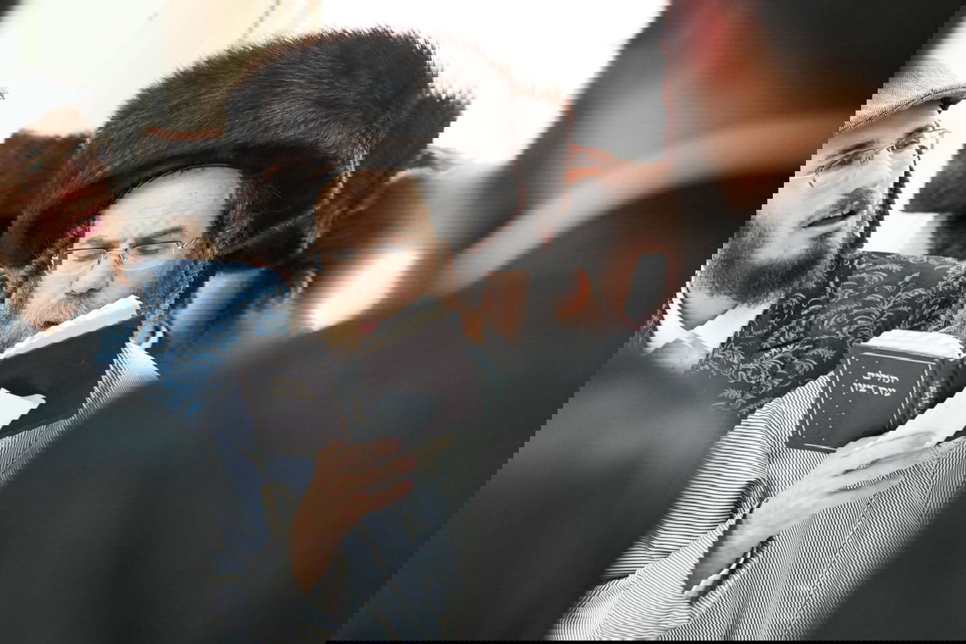 'גילופין טיש': תיעוד מרהיב מפורים בקרית צאנז בנתניה