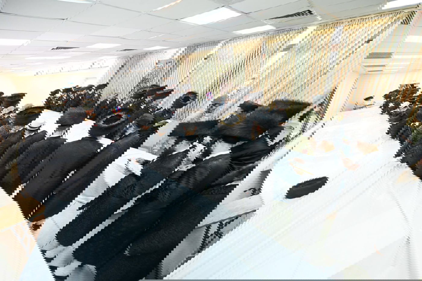 'גילופין טיש': תיעוד מרהיב מפורים בקרית צאנז בנתניה