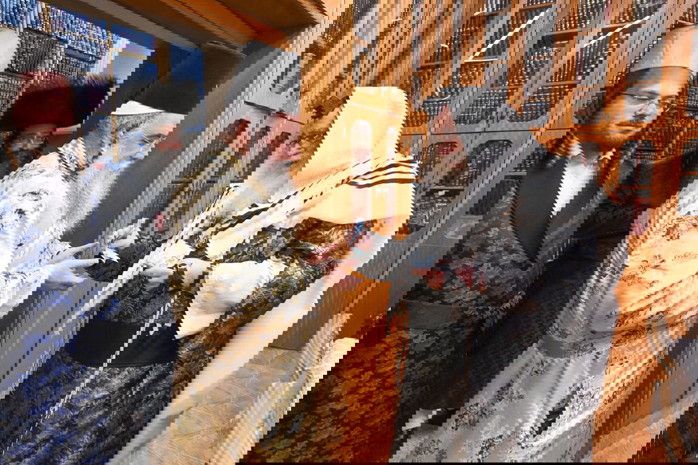 'גילופין טיש': תיעוד מרהיב מפורים בקרית צאנז בנתניה