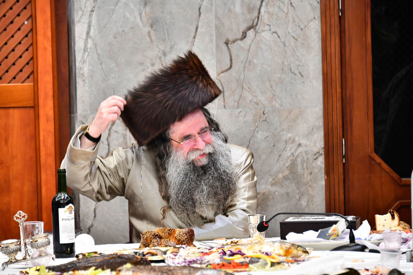 טיש הפורים במוצאי שושן פורים בחצה"ק לעלוב צפניה