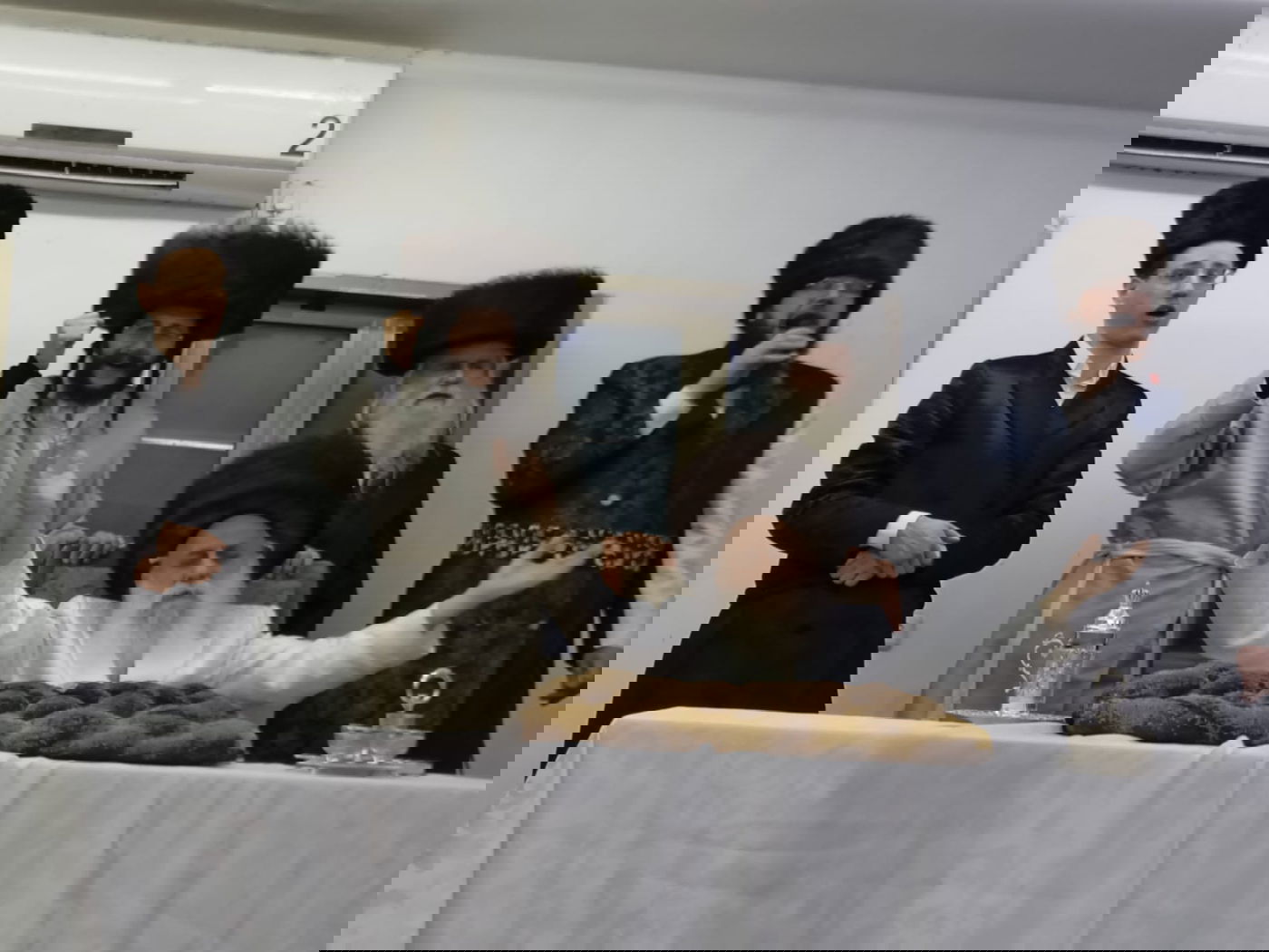 טיש פורים בחצר הקודש בוטשאן