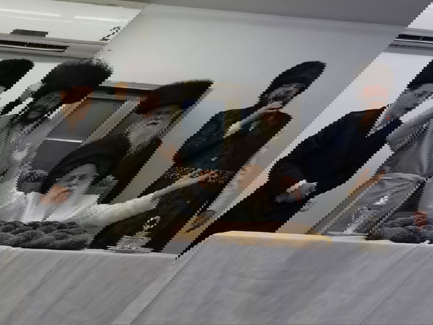 טיש פורים בחצר הקודש בוטשאן