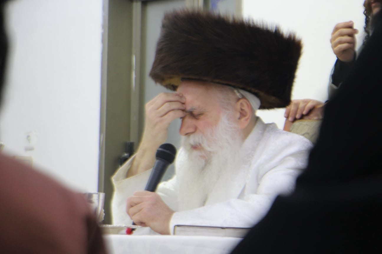 טיש פורים בחצר הקודש בוטשאן