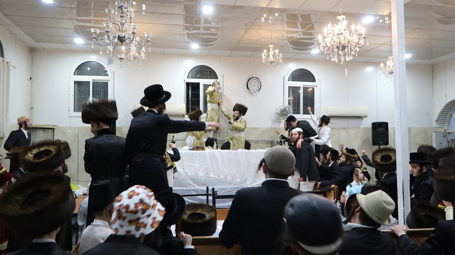 צפו בטיש הפורים עם המשפיע הגה"צ רבי נחמן בידרמן