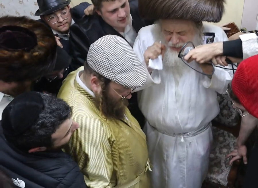 תיעוד משבירת הסמארטפון