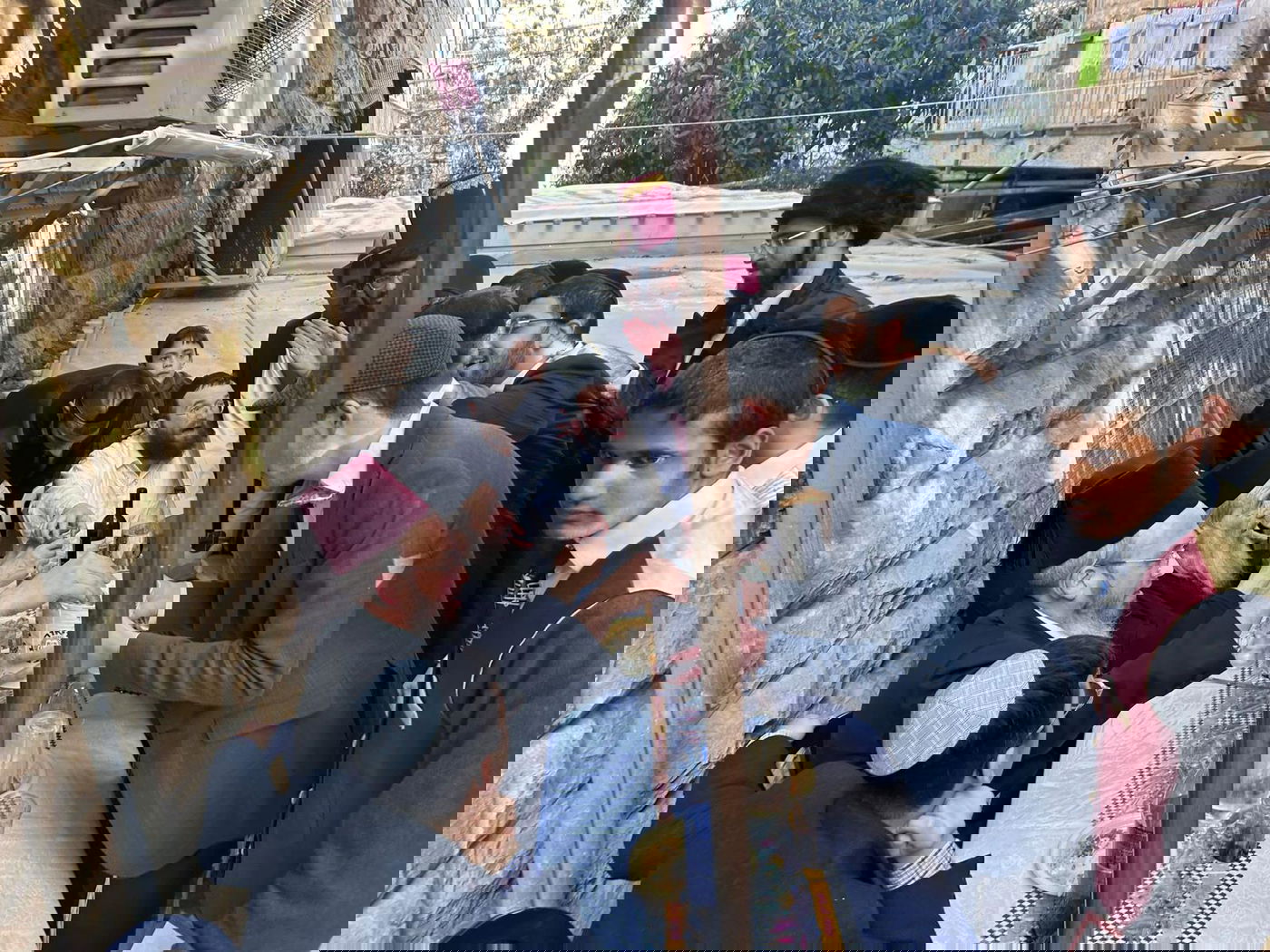 במשתה היין המרכזי בבית בנו בבית וגן בירושלים