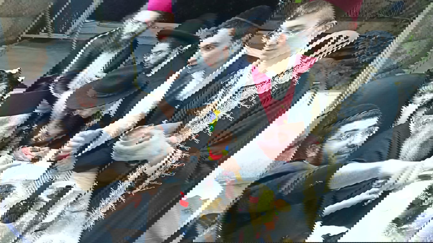 במשתה היין המרכזי בבית בנו בבית וגן בירושלים