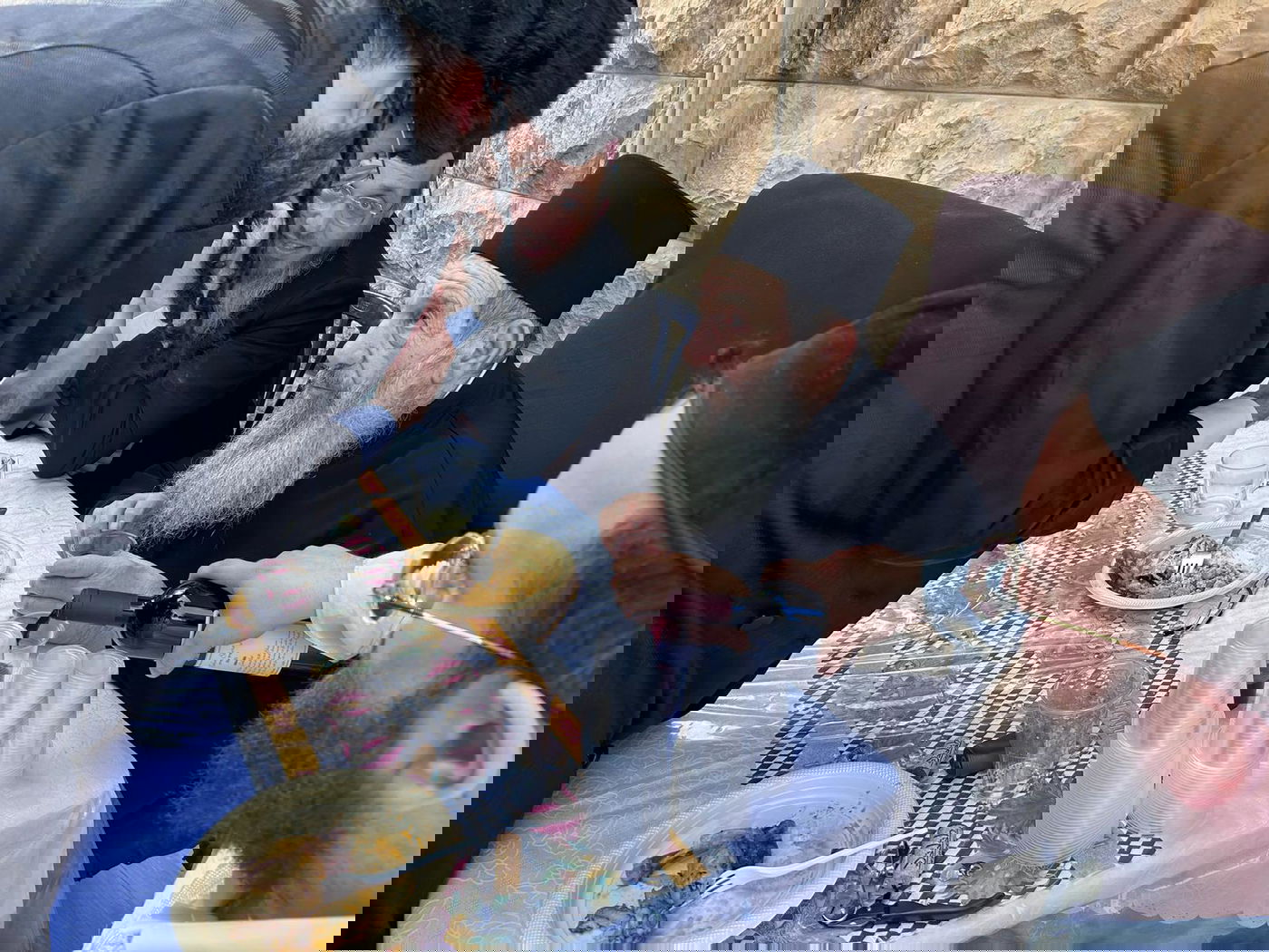 במשתה היין המרכזי בבית בנו בבית וגן בירושלים