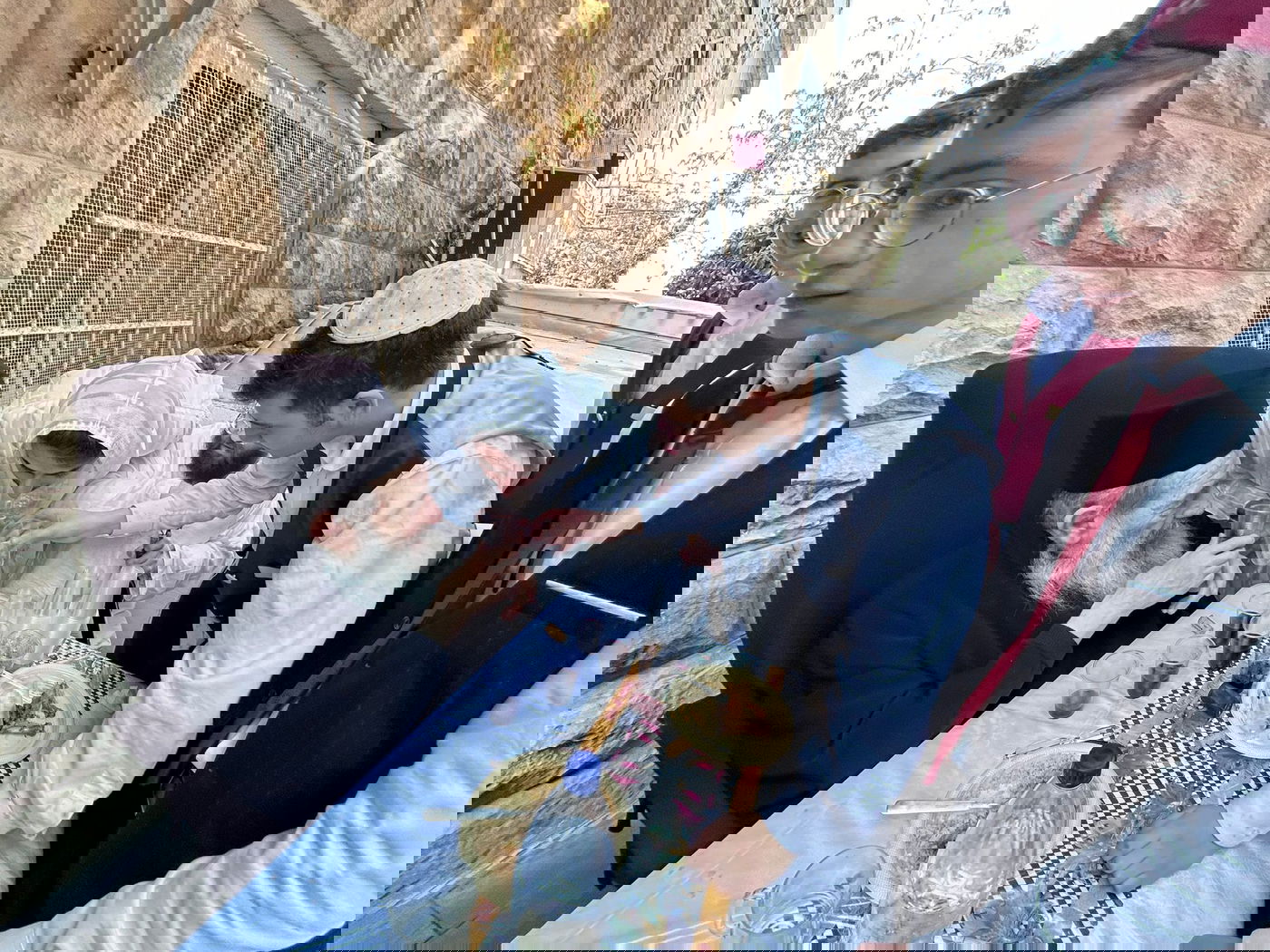 במשתה היין המרכזי בבית בנו בבית וגן בירושלים