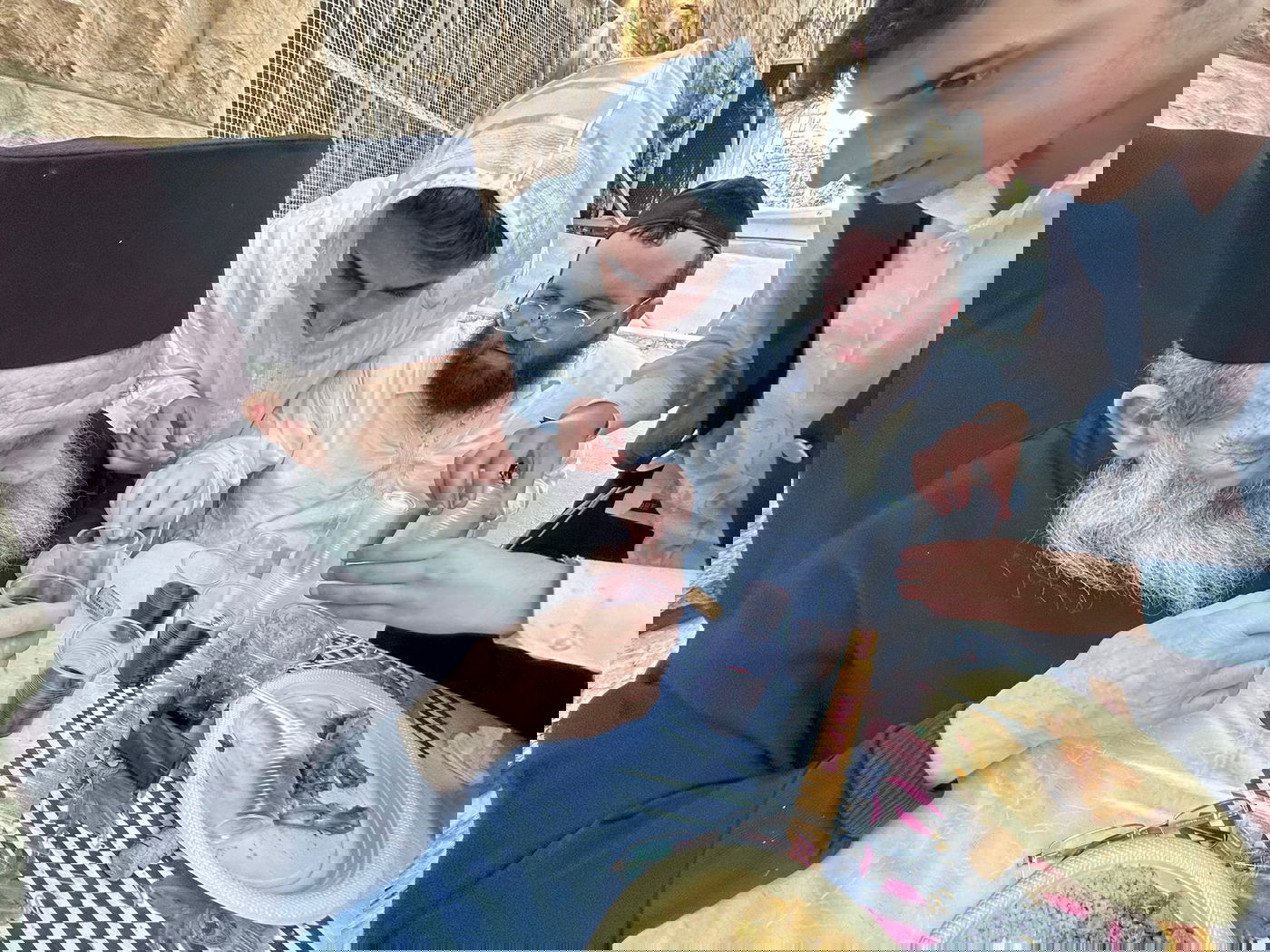 במשתה היין המרכזי בבית בנו בבית וגן בירושלים