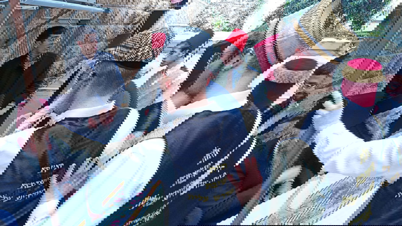 במשתה היין המרכזי בבית בנו בבית וגן בירושלים