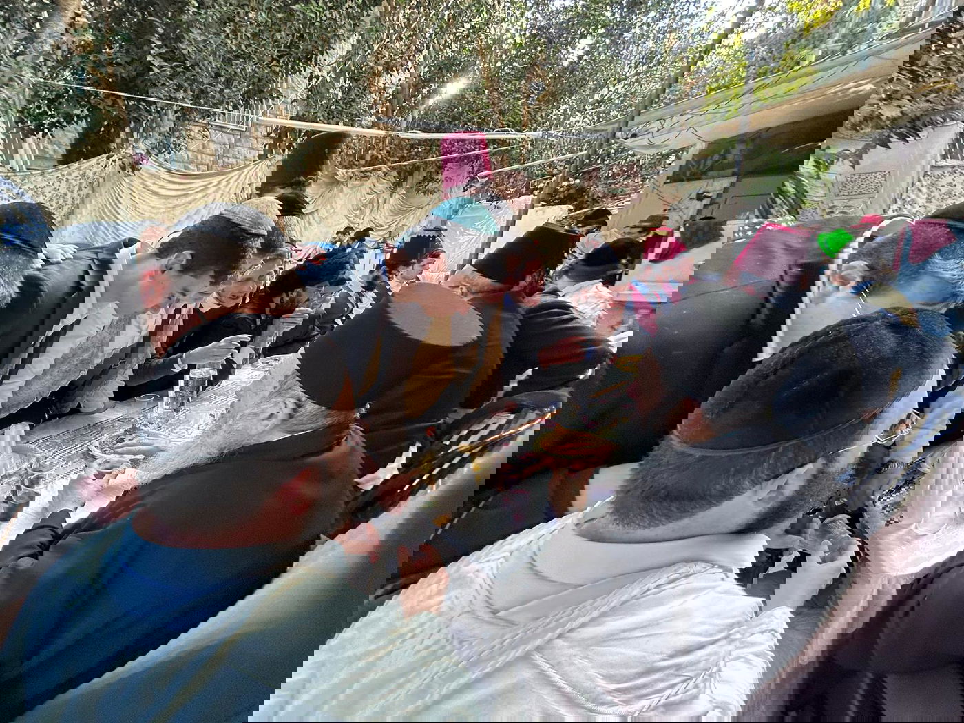 במשתה היין המרכזי בבית בנו בבית וגן בירושלים