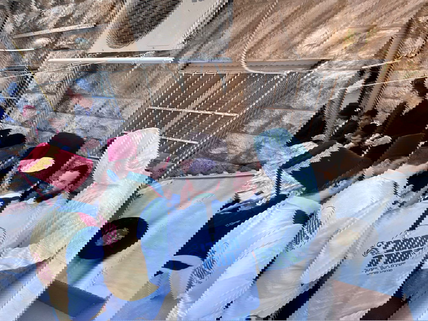 במשתה היין המרכזי בבית בנו בבית וגן בירושלים