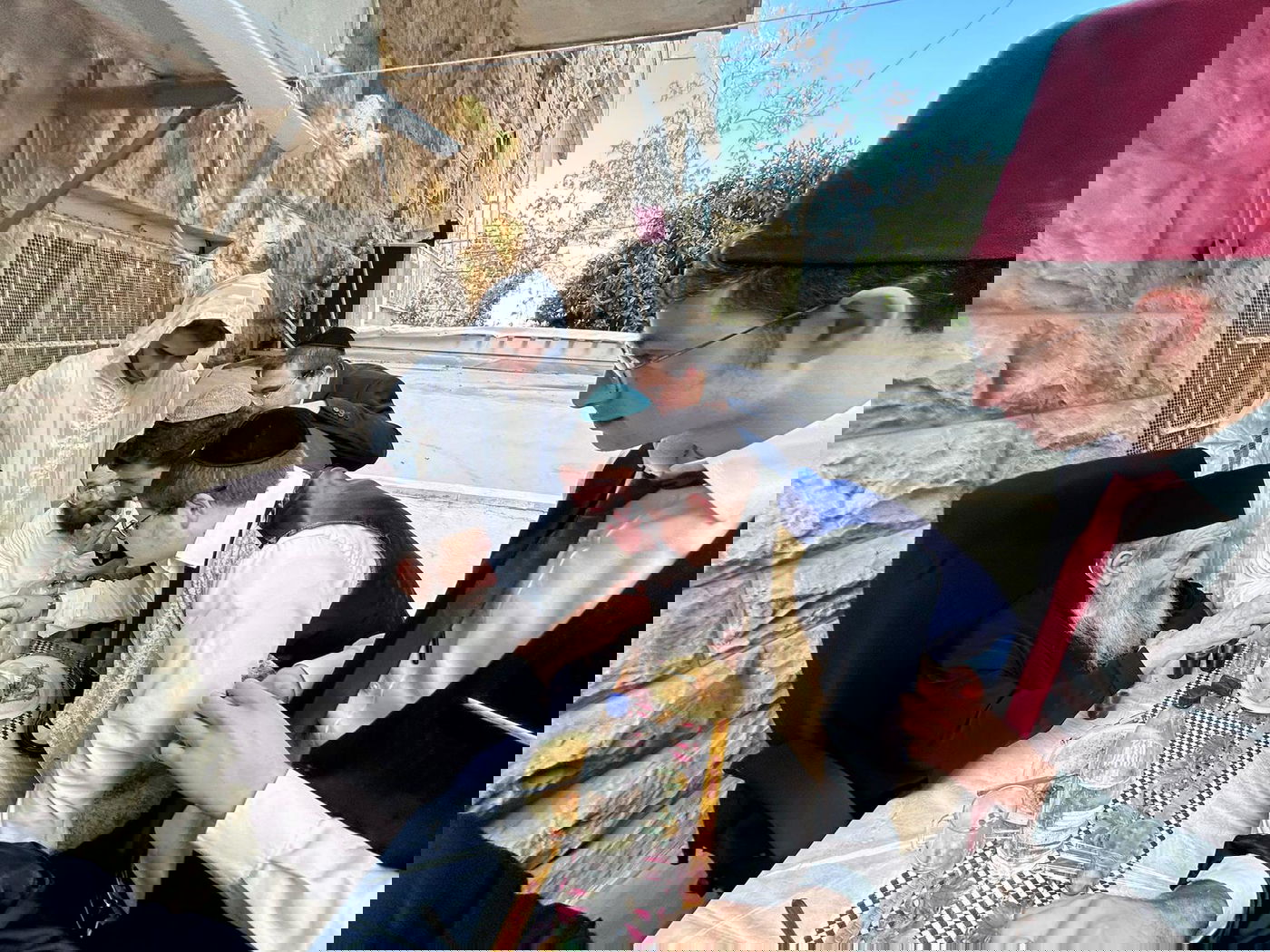 במשתה היין המרכזי בבית בנו בבית וגן בירושלים