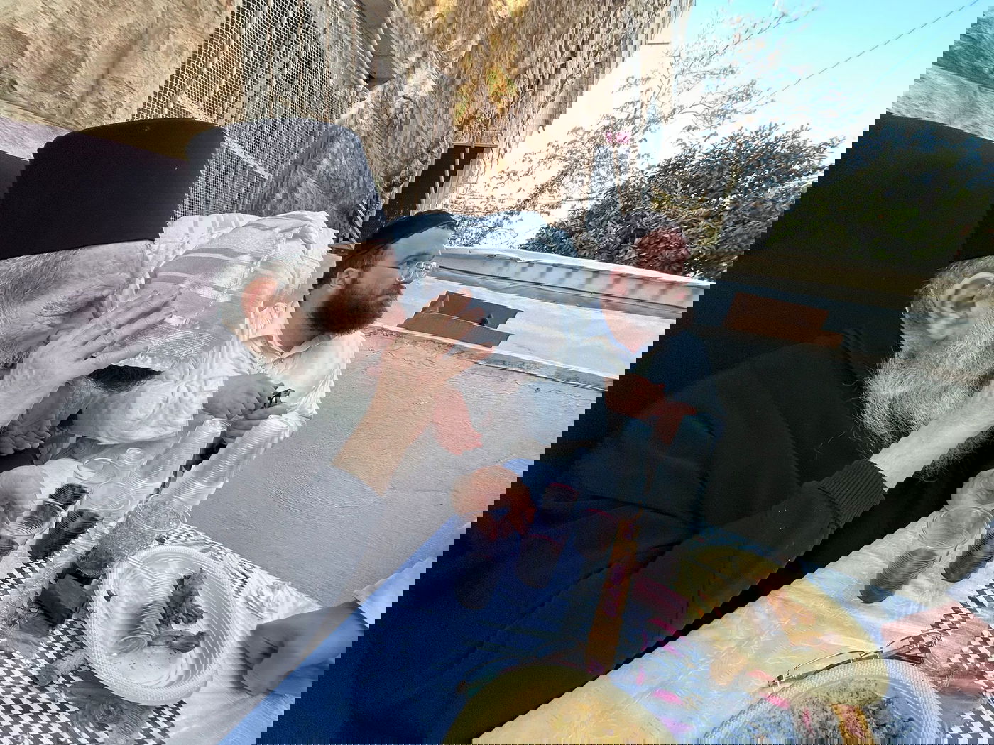 במשתה היין המרכזי בבית בנו בבית וגן בירושלים