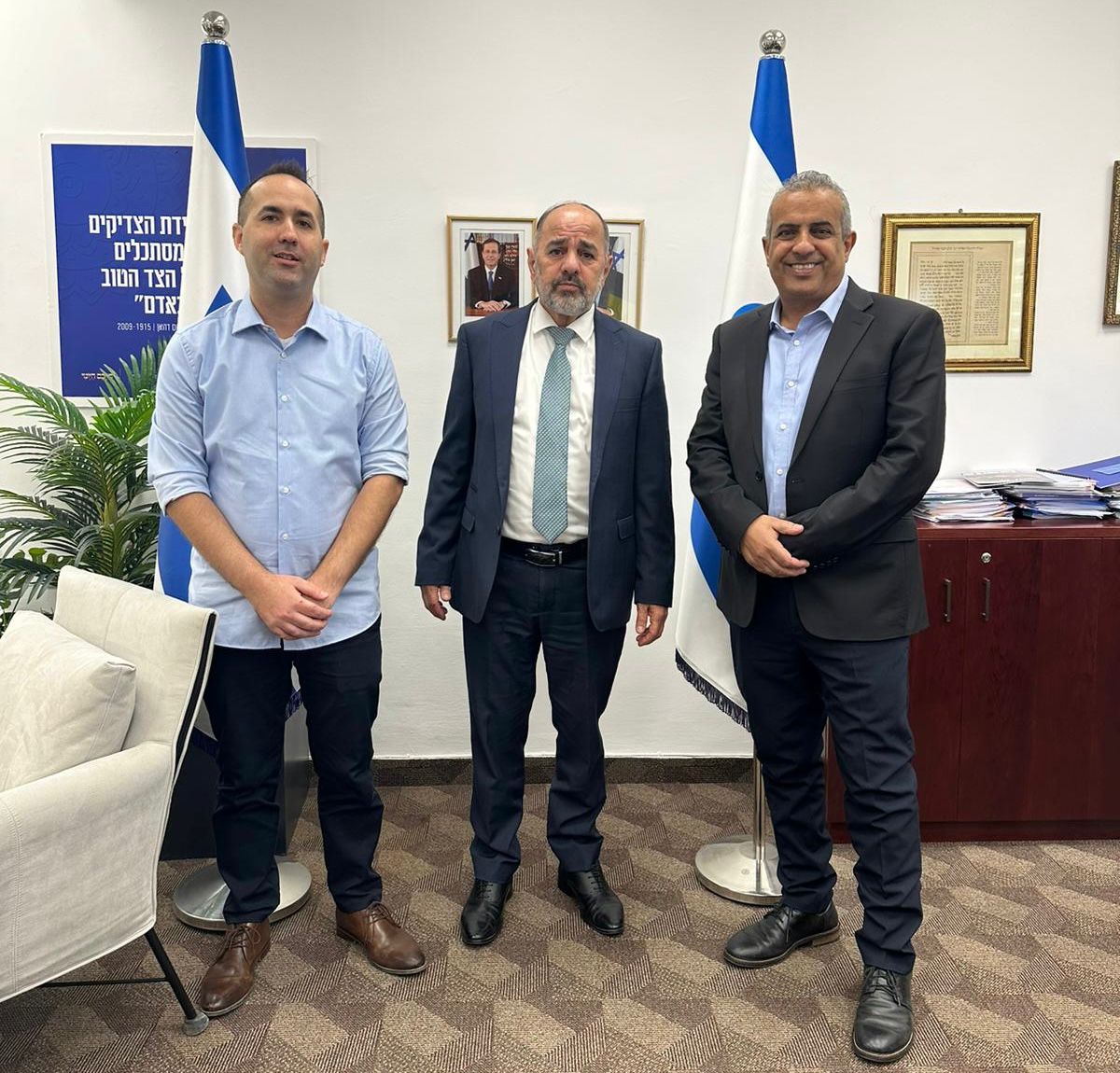 שמחי בירך את שר הרווחה הרב מרגי ואמר: "השר מרגי הוא האדם הנכון במקום הנכון לטפל בעניין"