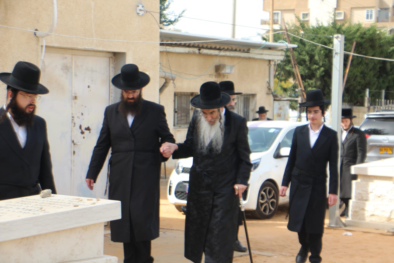 כך פקד האדמו"ר מאלכסנדר את אוהל צדיקי החצר | צפו