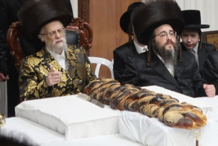 שולחן מיוחד לחלה הארוכה: פורים בחצר סערט-ויז'ניץ