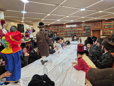 ילדי החמד עלו לרקוד על שולחנו של האדמו"ר | צפו