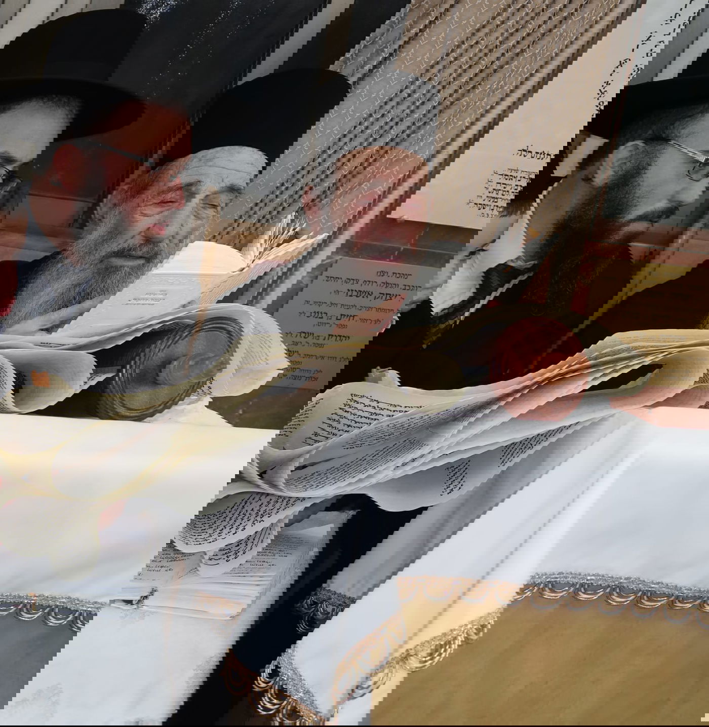 בבית מדרשו בבני ברק בתפילת ערבית וקריאת המגילה