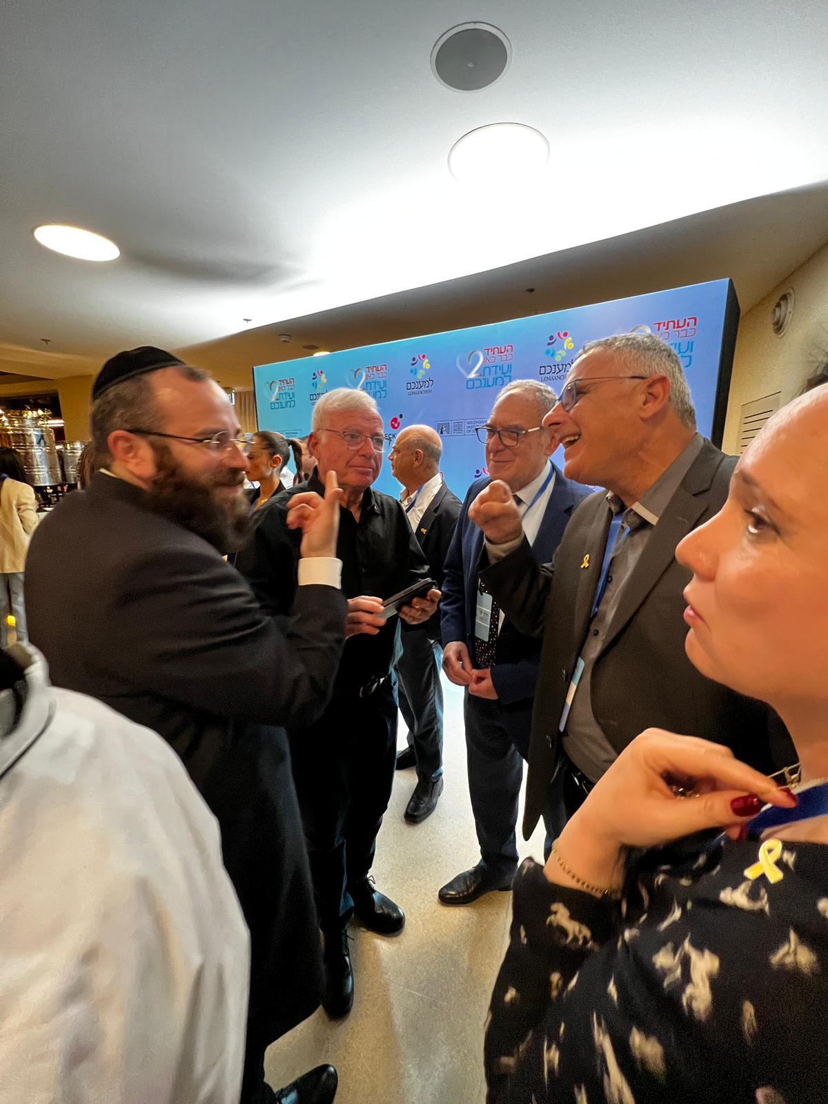 זופניק בכיכר • כל התמונות, הנייעס והחשיפות של פורים