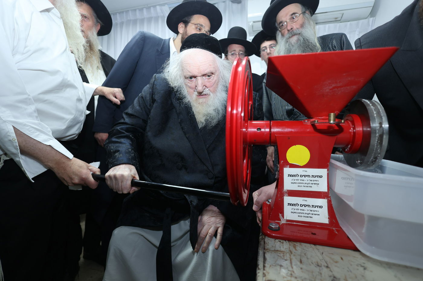 במעמד טחינת החיטים