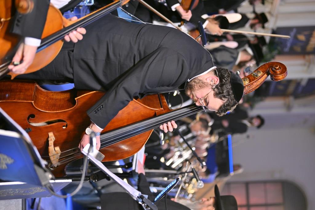 בראשות האדמו"ר: חסידי תולדות אהרן בסיום חצי הש"ס