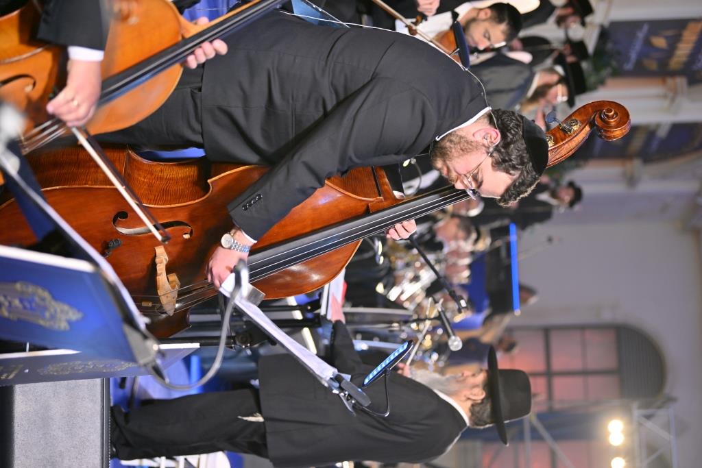 בראשות האדמו"ר: חסידי תולדות אהרן בסיום חצי הש"ס