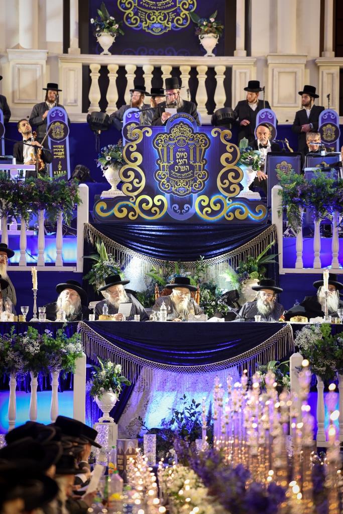 בראשות האדמו"ר: חסידי תולדות אהרן בסיום חצי הש"ס