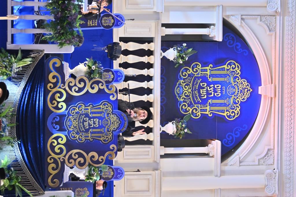 בראשות האדמו"ר: חסידי תולדות אהרן בסיום חצי הש"ס